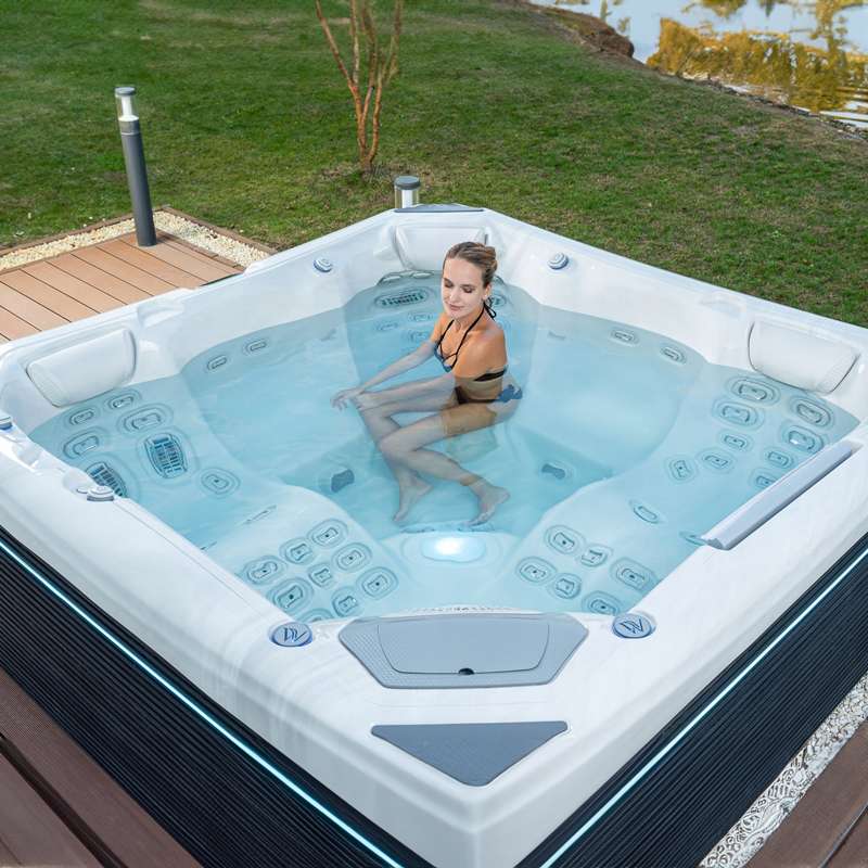 atlas-mountain-range-hot-tub-spa-johnsons-wellness-wellis-tile