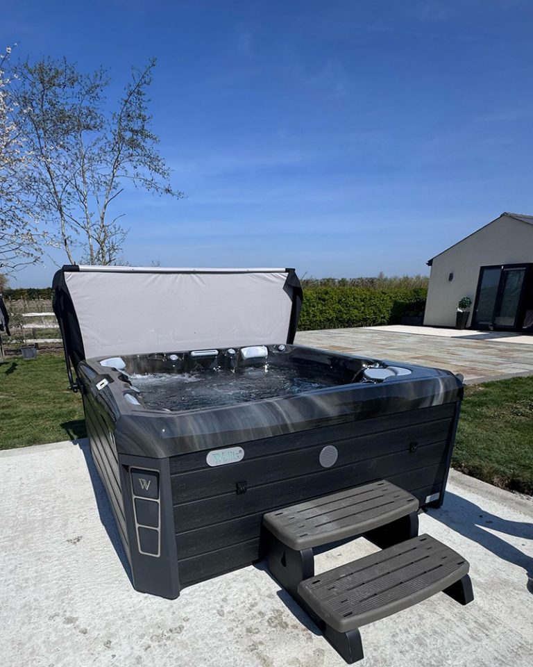 palermo-life-city-hot-tub-spa-johnsons-wellness-wellis-003