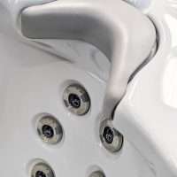 scandi-life-party-hot-tub-spa-johnsons-wellness-wellis-feature-007