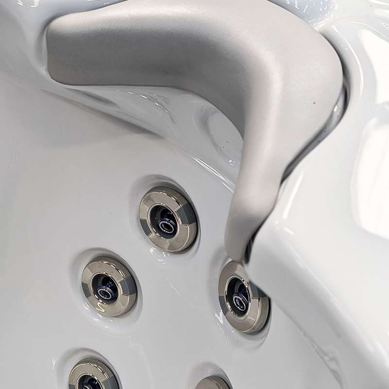 scandi-life-party-hot-tub-spa-johnsons-wellness-wellis-feature-007